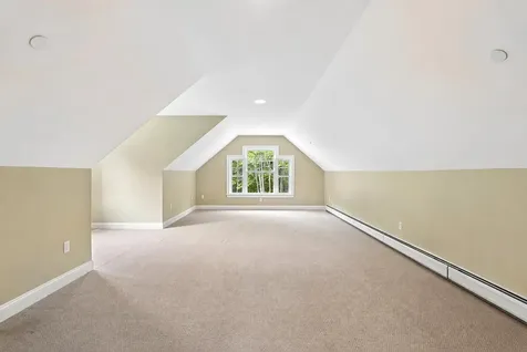 11 Heidi Way Raymond ME 04071