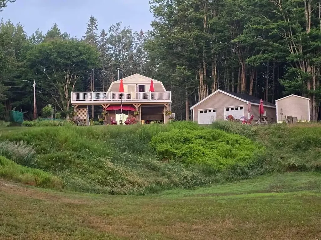 28 Fox Run Lamoine ME 04605