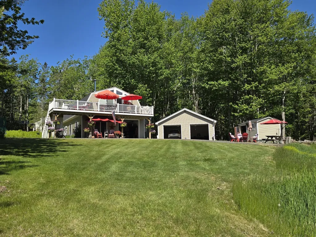 28 Fox Run Lamoine ME 04605