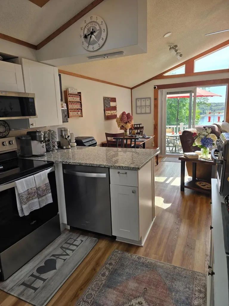 28 Fox Run Lamoine ME 04605
