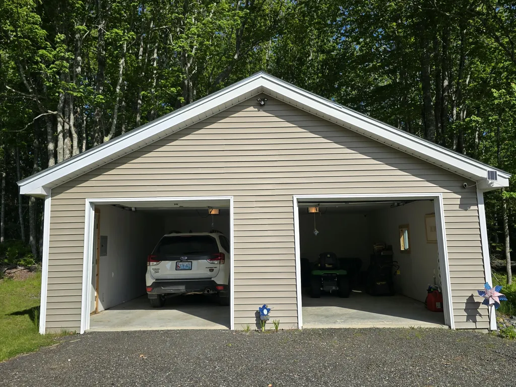 28 Fox Run Lamoine ME 04605