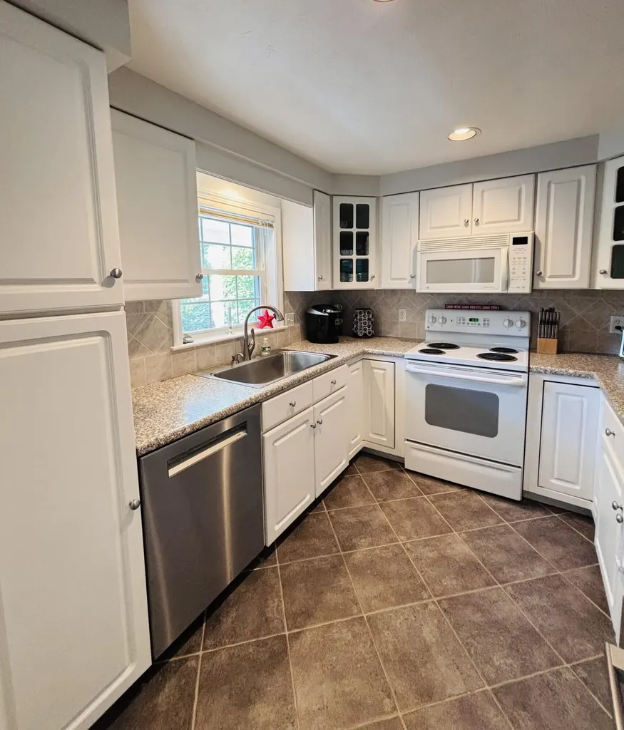 80 Stratford Place Kennebunk ME 04043