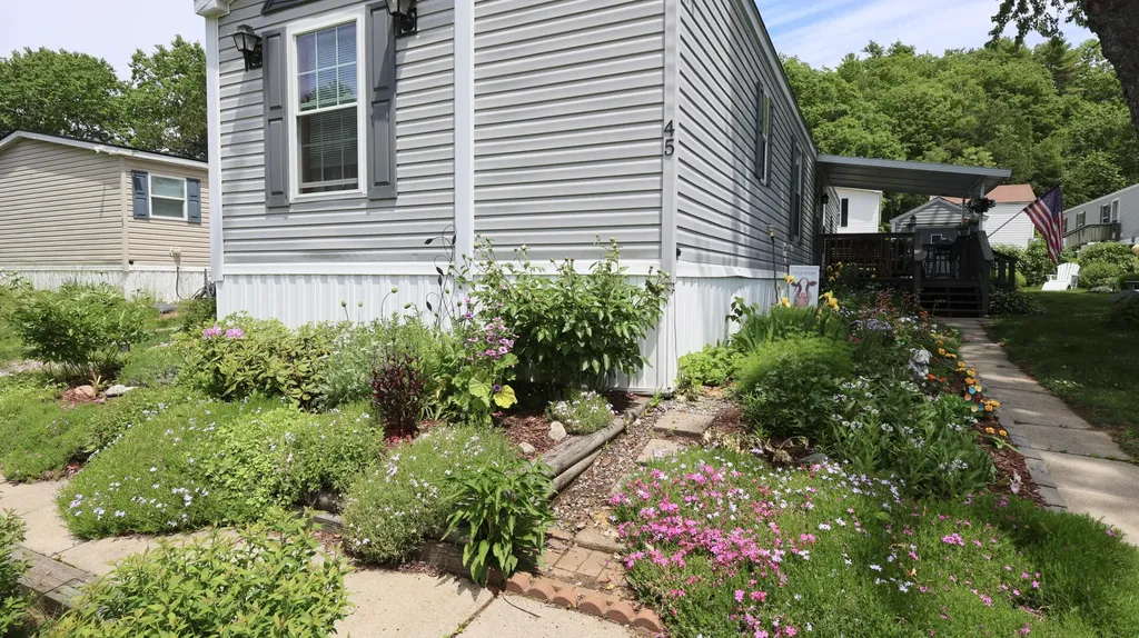 45 Woodside Drive Lisbon ME 04250