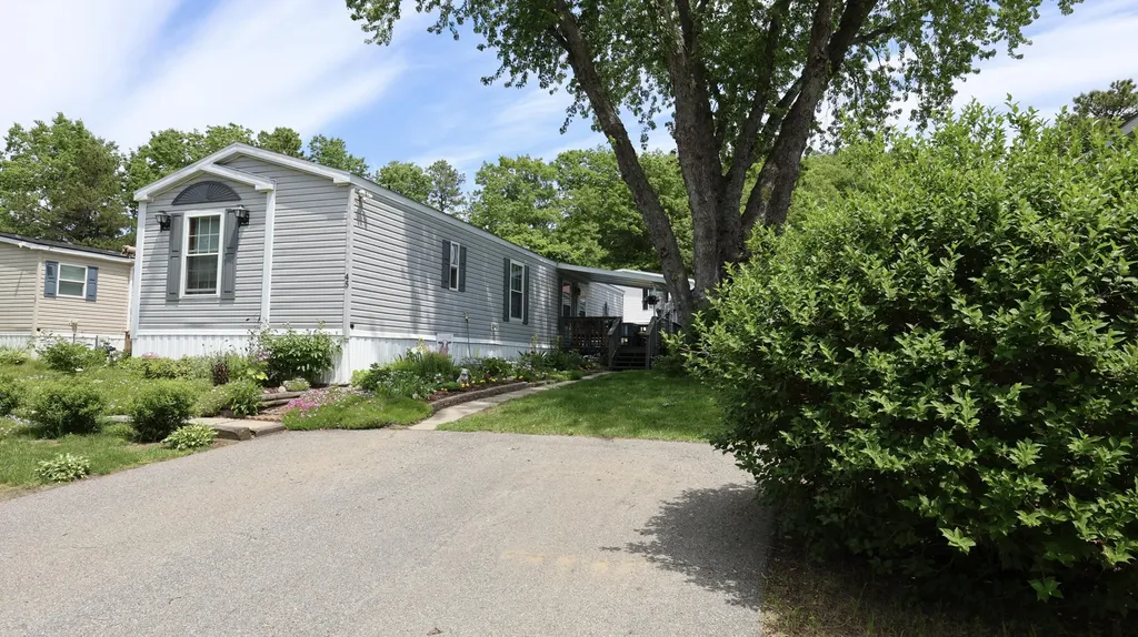 45 Woodside Drive Lisbon ME 04250