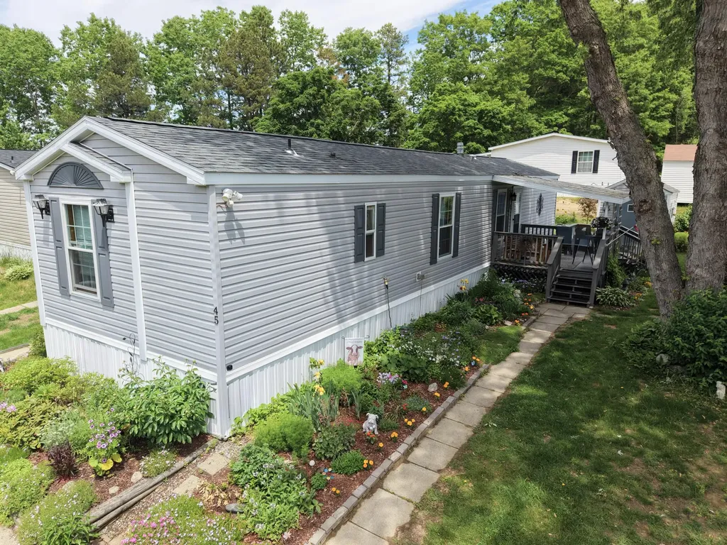 45 Woodside Drive Lisbon ME 04250