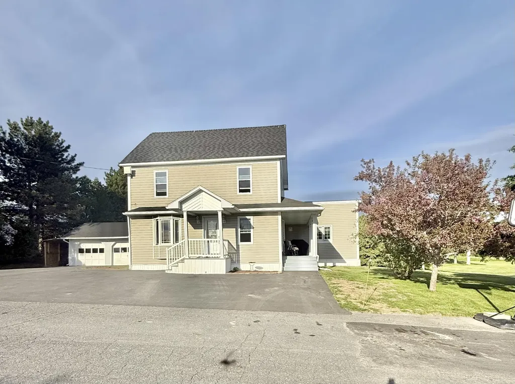 18 Talbot Road Madawaska ME 04773