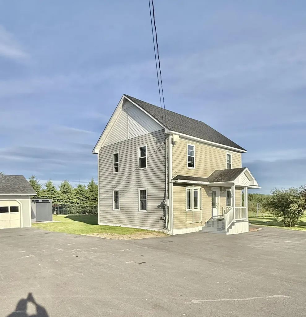 18 Talbot Road Madawaska ME 04773
