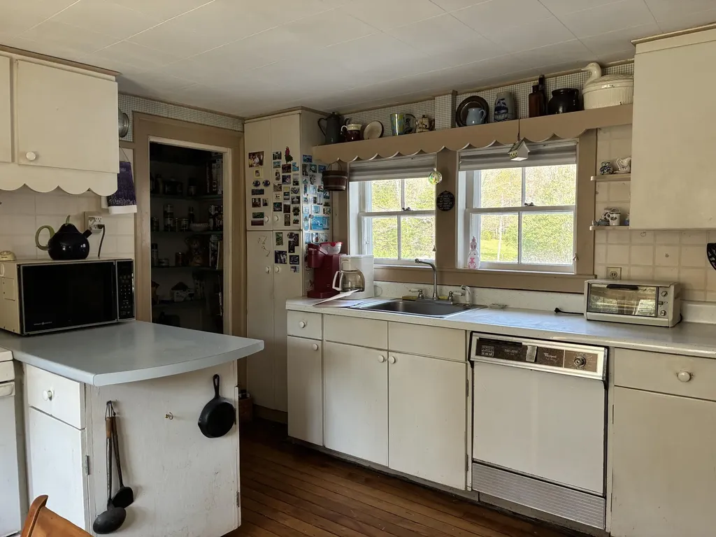 707 Newbury Neck Road Surry ME 04684