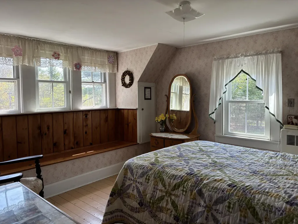 707 Newbury Neck Road Surry ME 04684