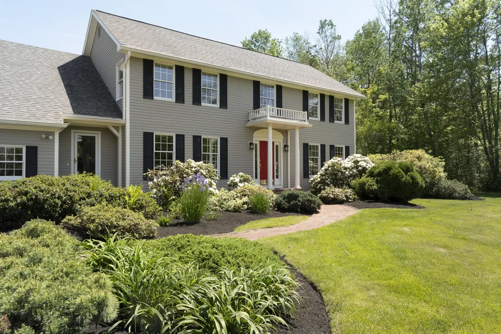 9 Birkdale Road Falmouth ME 04105