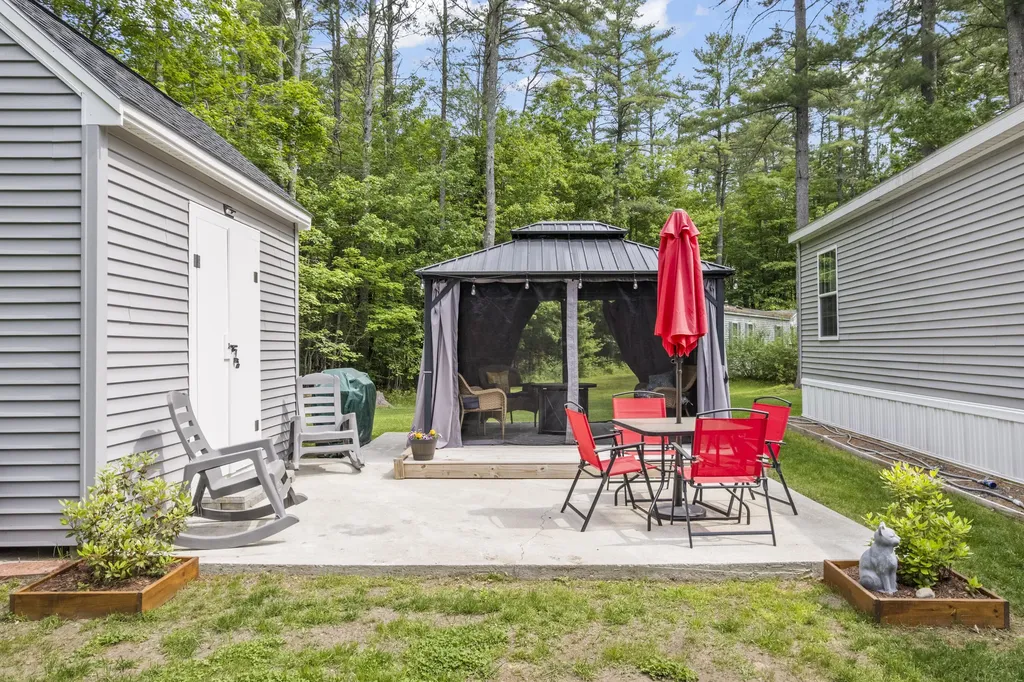 2196 Sanford Road Wells ME 04090