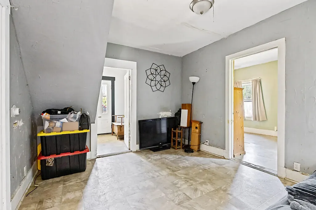 43 Fairfield Street Oakland ME 04963