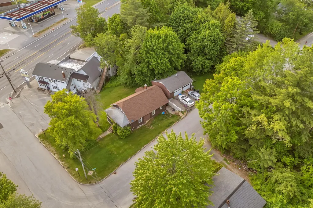 473 Center Auburn ME 04210