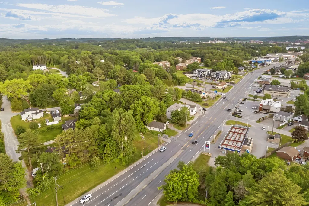 473 Center Auburn ME 04210