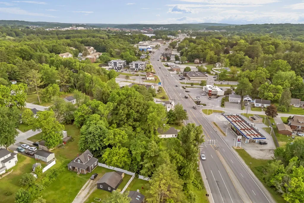 473 Center Auburn ME 04210