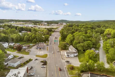473 Center Auburn ME 04210