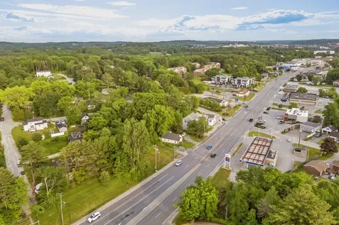 473 Center Auburn ME 04210