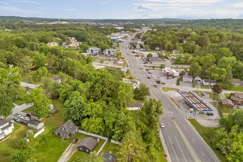 473 Center Auburn ME 04210