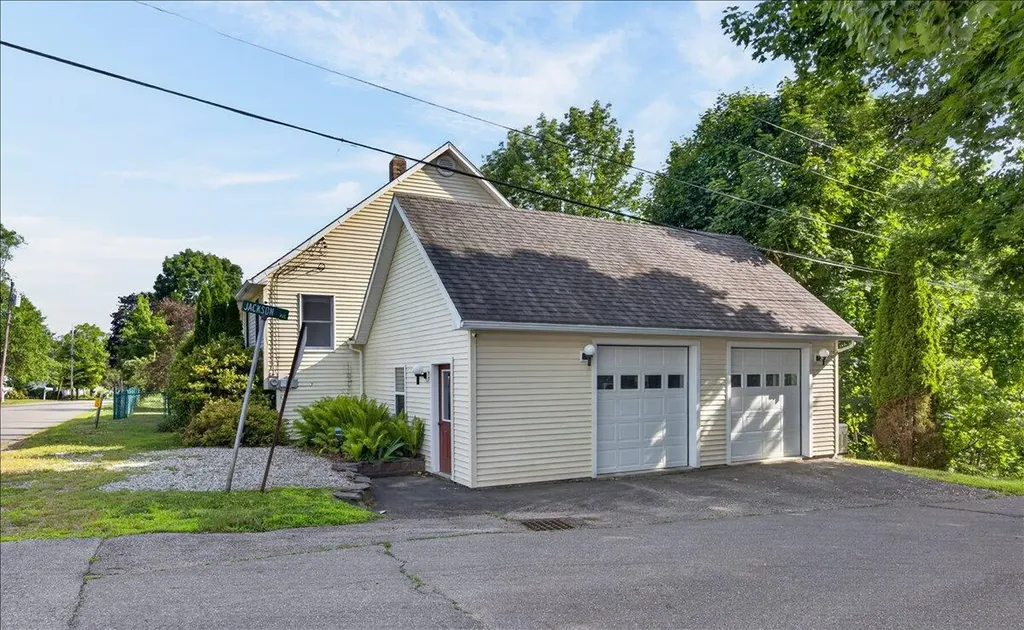 13 Norris Street Searsport ME 04974