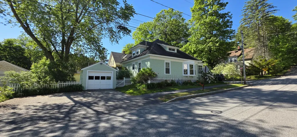 29 Dexter Avenue Auburn ME 04210