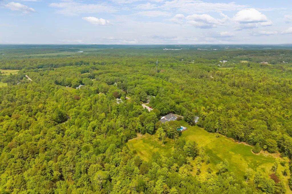 81 Aaron's Way Hampden ME 04444