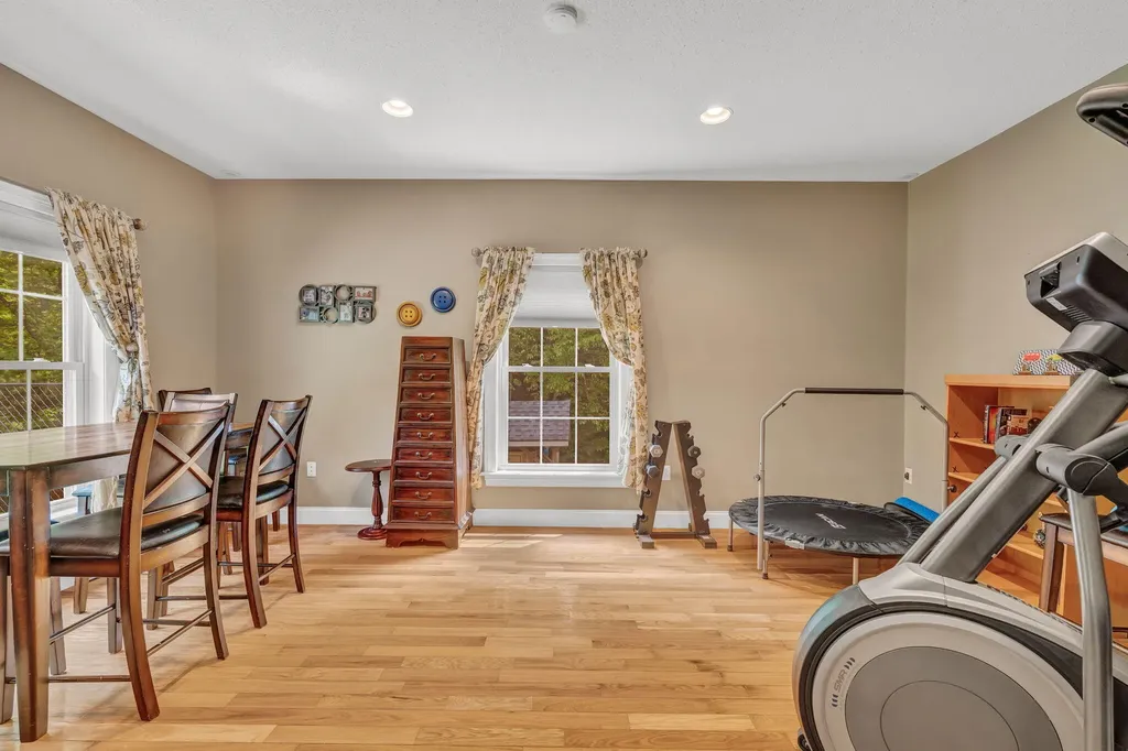 81 Aaron's Way Hampden ME 04444