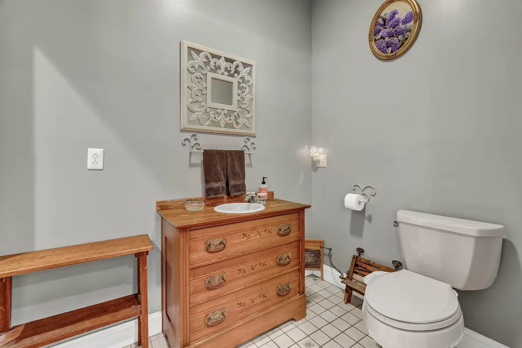 81 Aaron's Way Hampden ME 04444