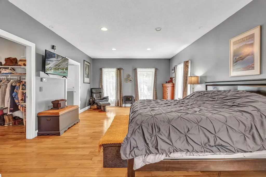 81 Aaron's Way Hampden ME 04444