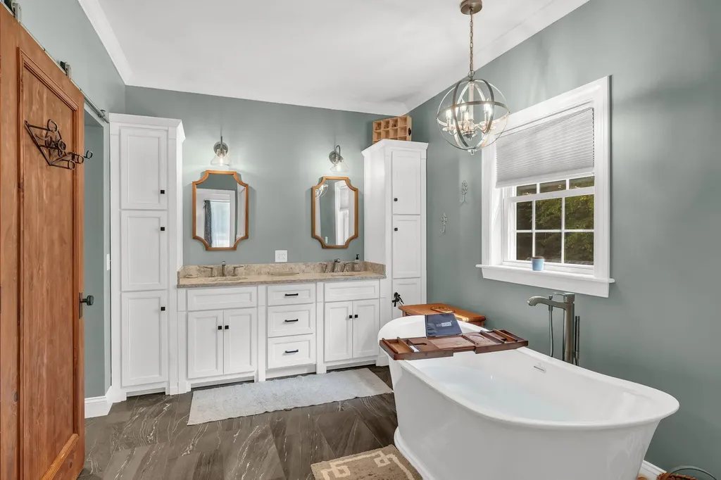 81 Aaron's Way Hampden ME 04444