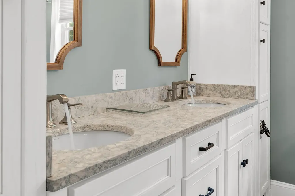 81 Aaron's Way Hampden ME 04444