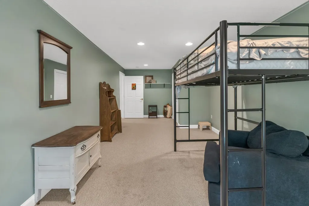 81 Aaron's Way Hampden ME 04444