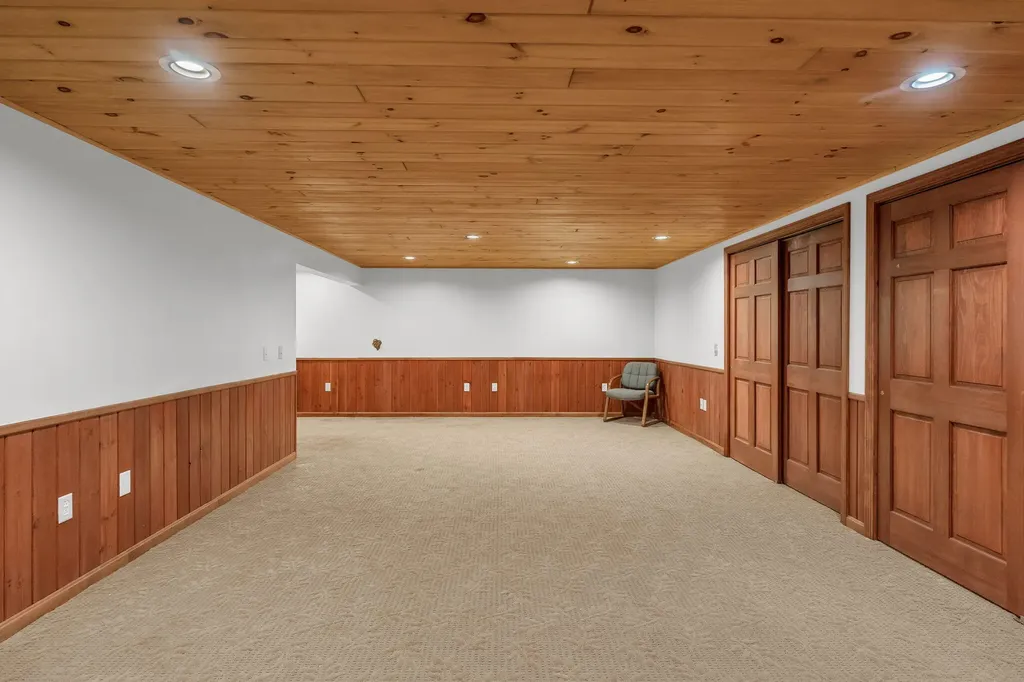 81 Aaron's Way Hampden ME 04444