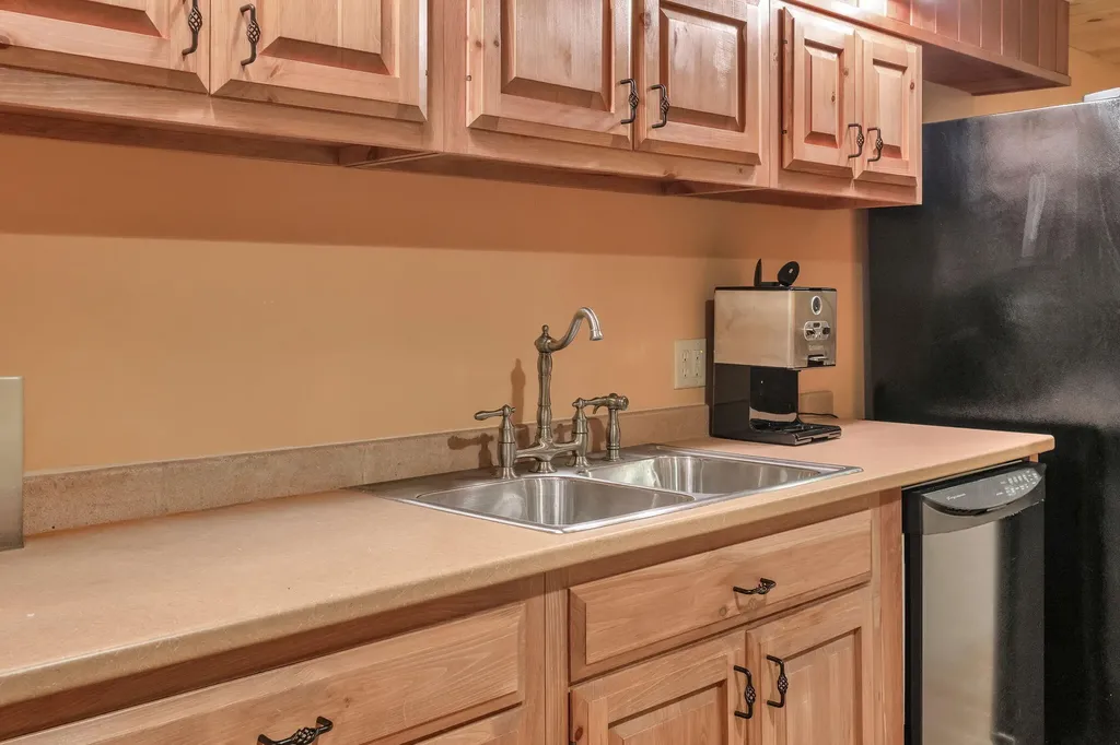81 Aaron's Way Hampden ME 04444