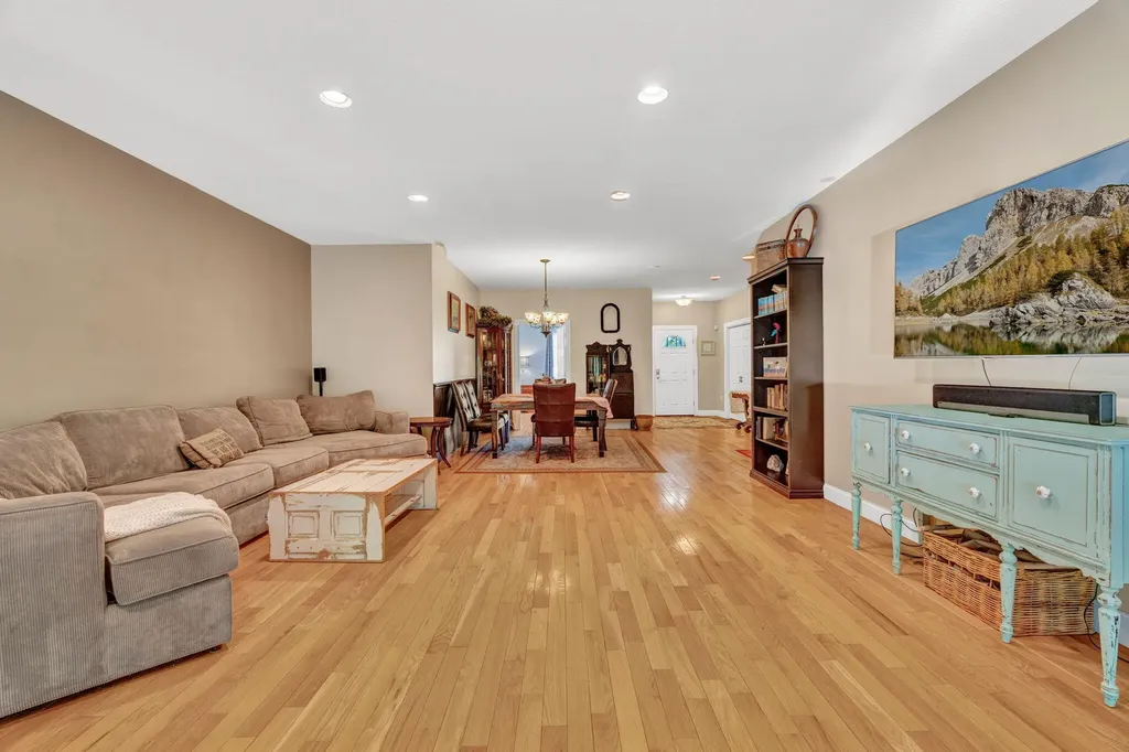 81 Aaron's Way Hampden ME 04444