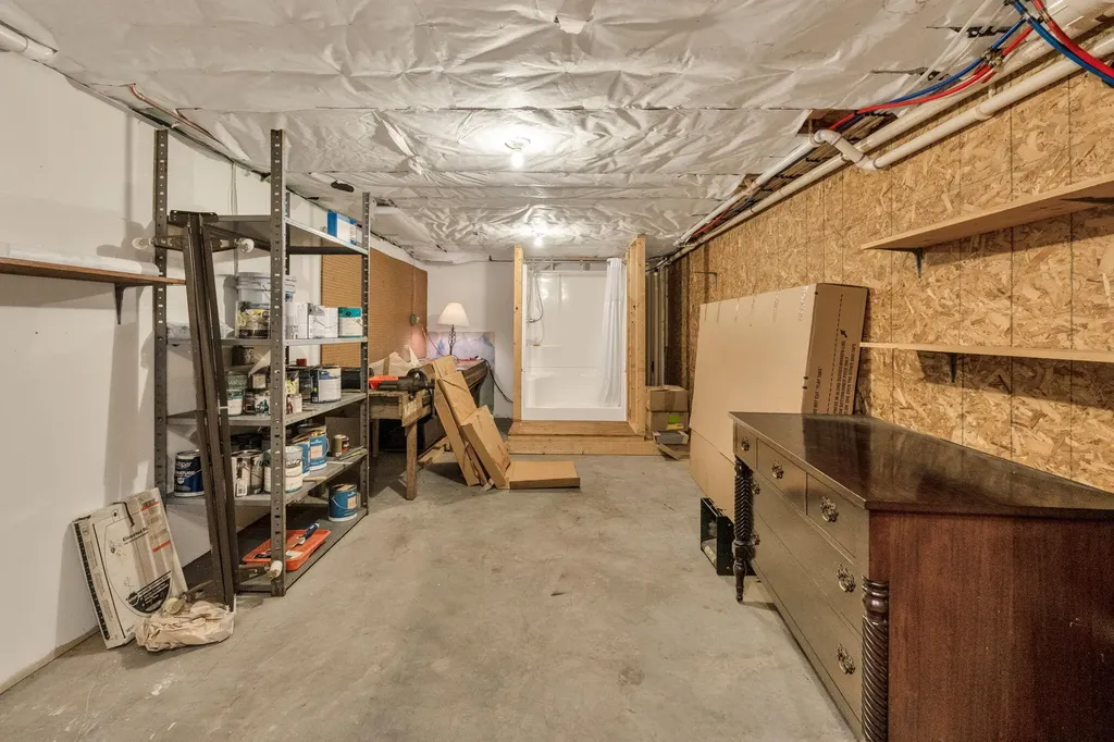 81 Aaron's Way Hampden ME 04444