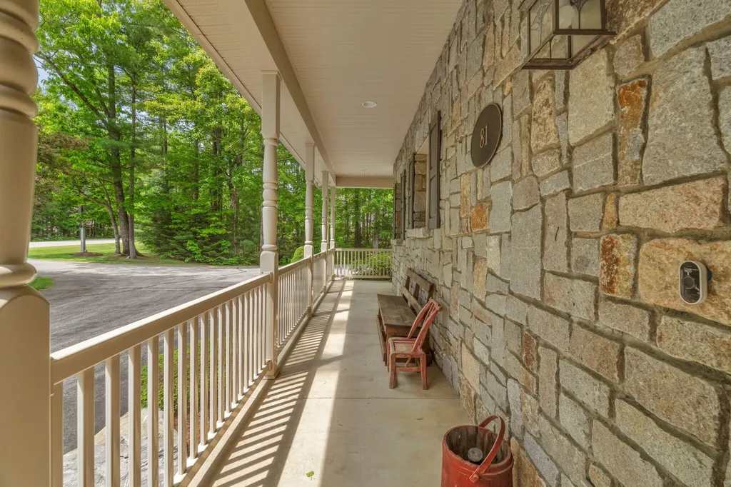 81 Aaron's Way Hampden ME 04444