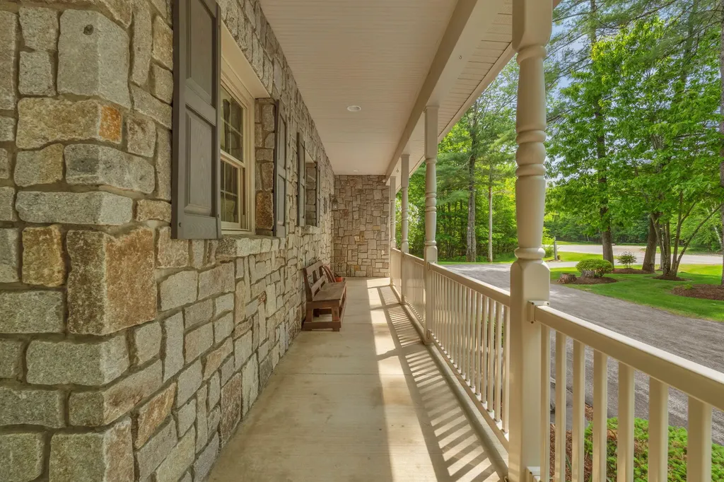 81 Aaron's Way Hampden ME 04444