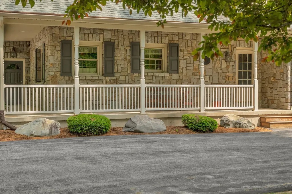 81 Aaron's Way Hampden ME 04444