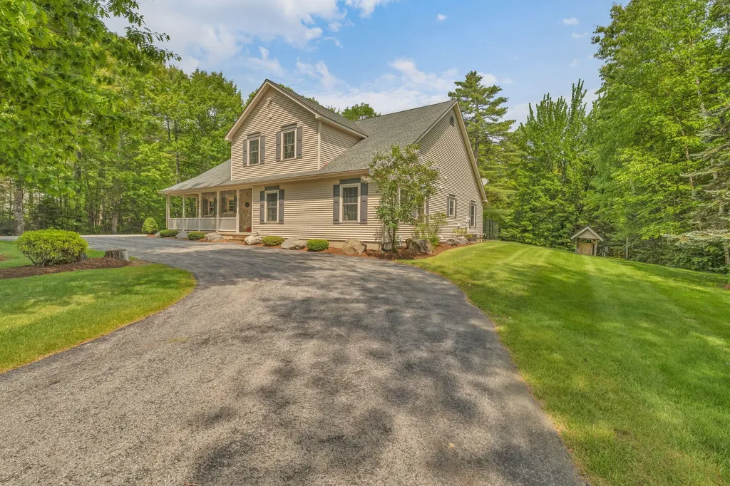 81 Aaron's Way Hampden ME 04444