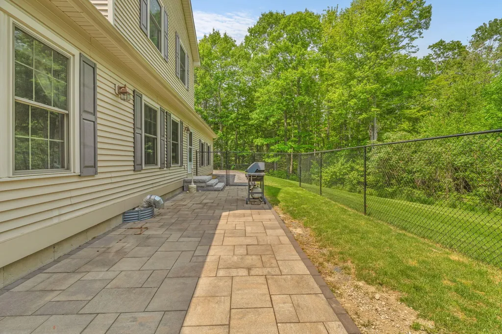 81 Aaron's Way Hampden ME 04444