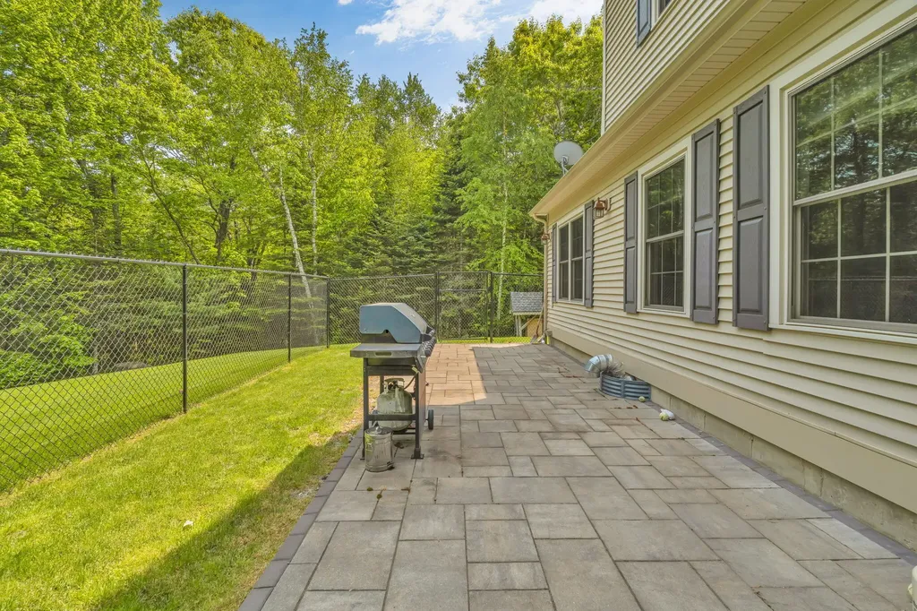 81 Aaron's Way Hampden ME 04444
