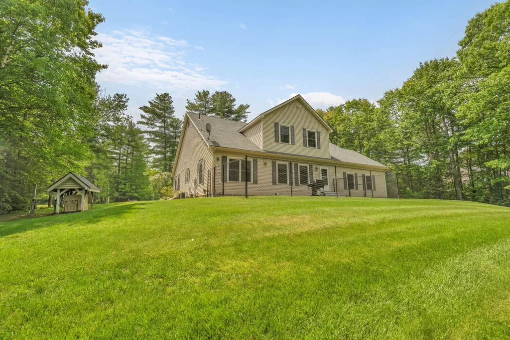 81 Aaron's Way Hampden ME 04444
