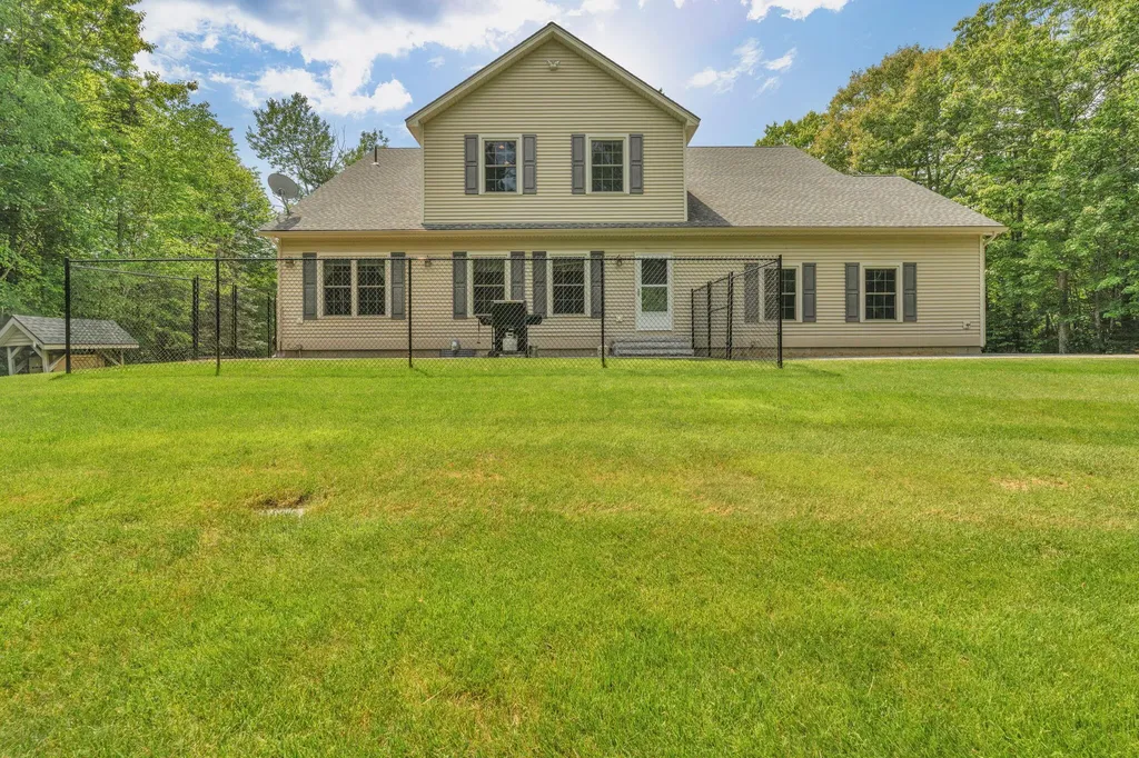 81 Aaron's Way Hampden ME 04444