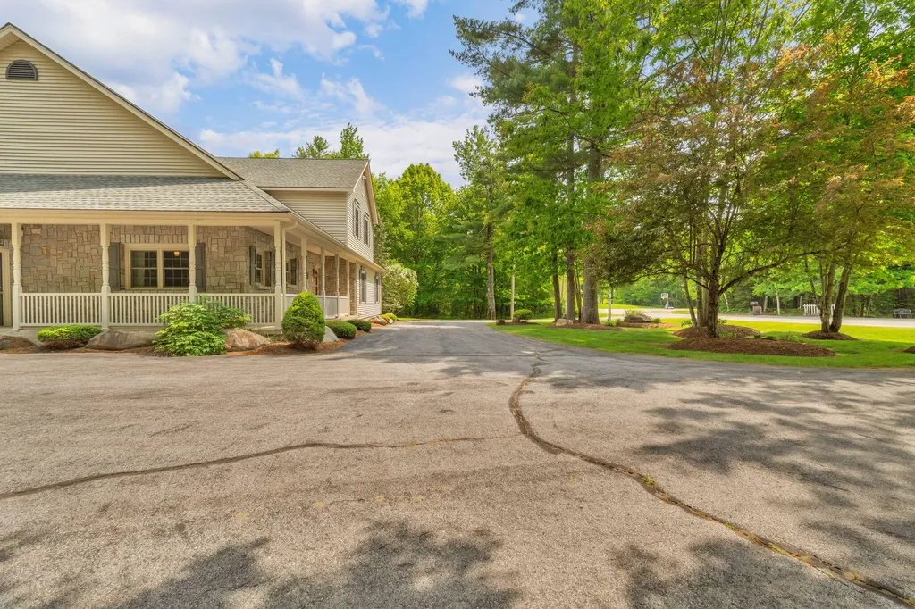 81 Aaron's Way Hampden ME 04444