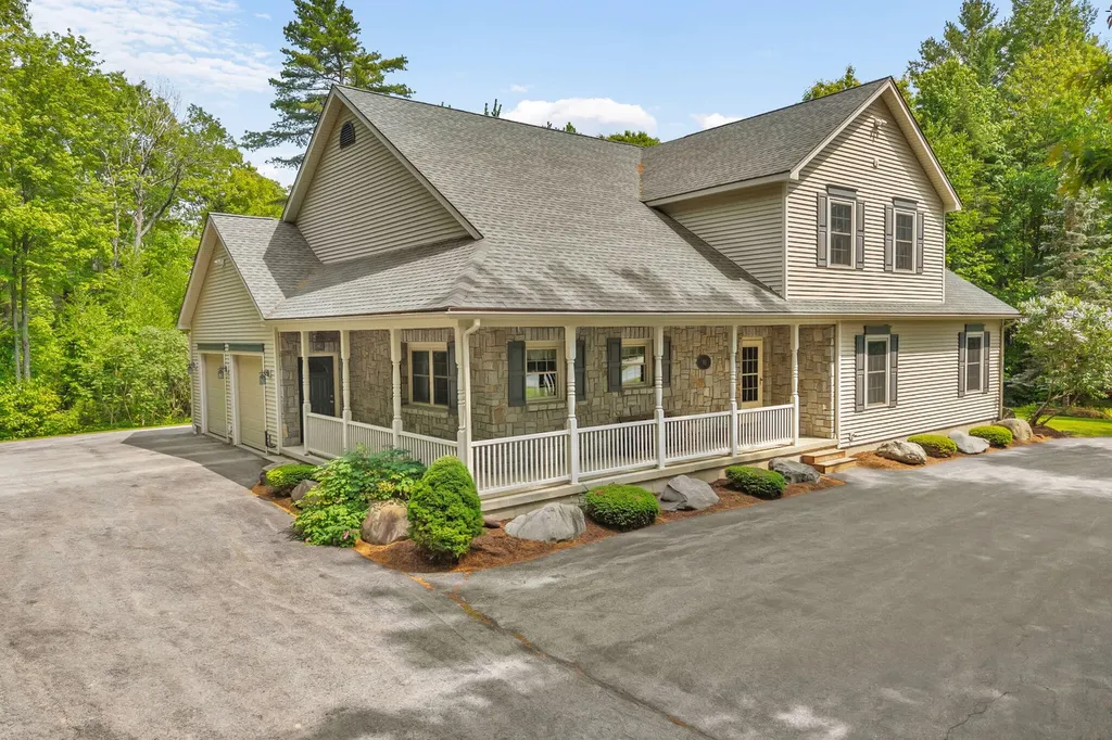 81 Aaron's Way Hampden ME 04444