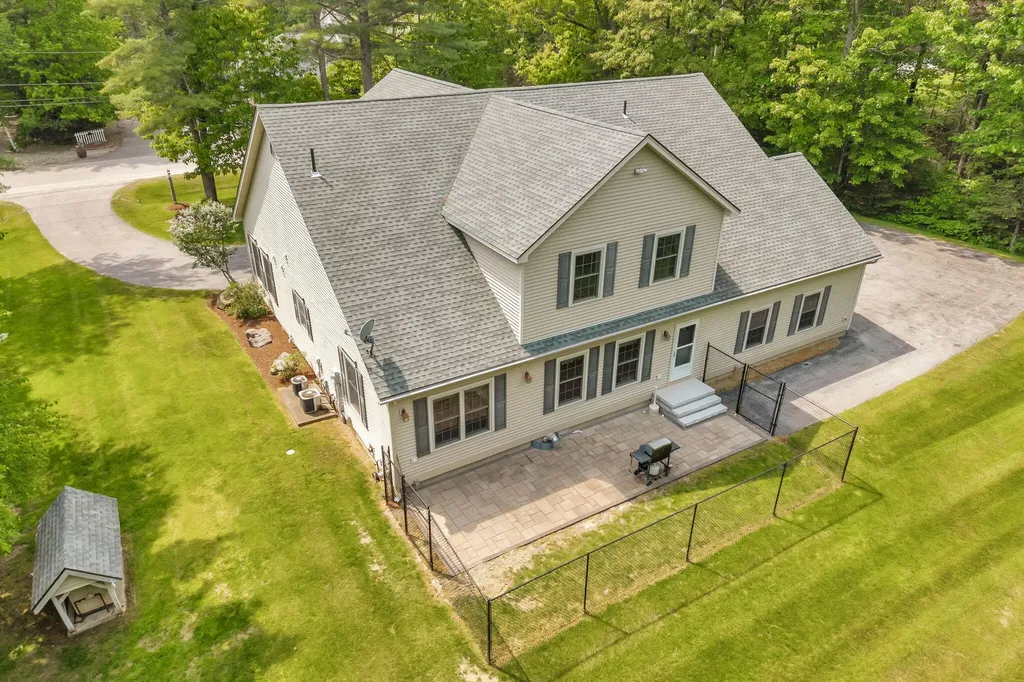81 Aaron's Way Hampden ME 04444