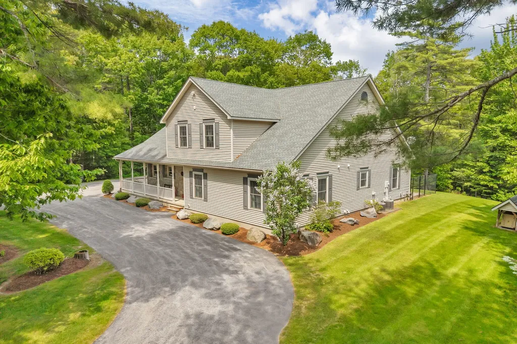 81 Aaron's Way Hampden ME 04444