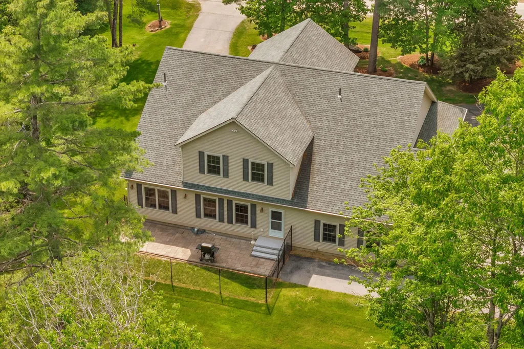 81 Aaron's Way Hampden ME 04444