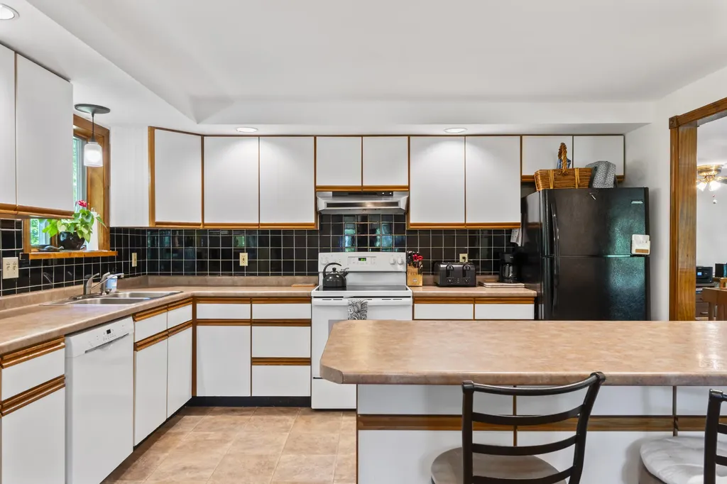 863 Finntown Road Warren ME 04864
