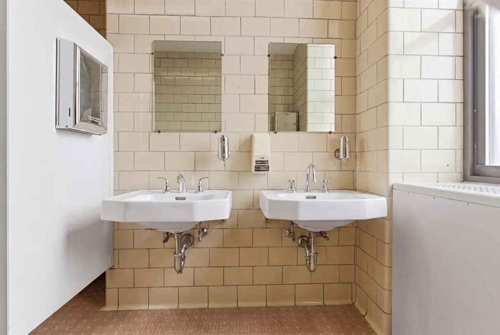 35 Ash Street Lewiston ME 04240